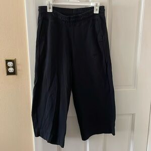 Black Nike capri sweats size medium
